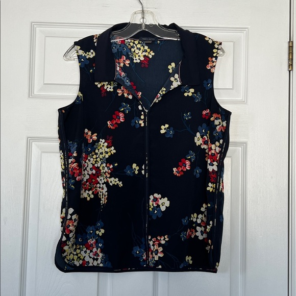 Tommy Hilfiger Tops - 4/$20 Tommy Hilfiger Navy Floral Sleeveless Blouse